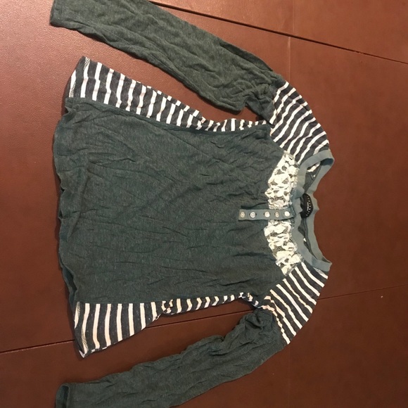 Lace & stripe dark heather green tee - Picture 2 of 7